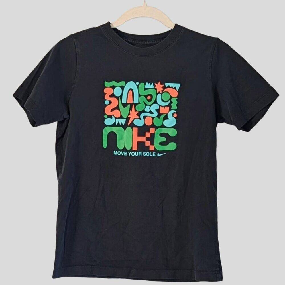 Nike Graphic Tee Move Your Sole Black Kids Youth Large